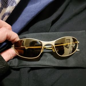 Brand new Oakley sunglasses (unisex)